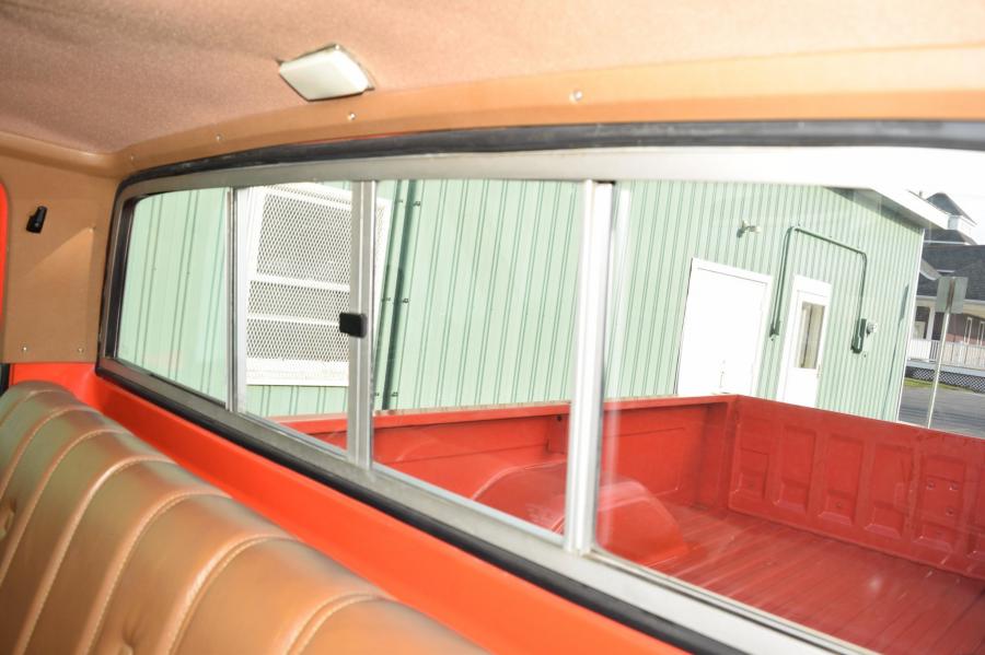 Детали интерьера Chevrolet C10 Cheyenne Super 1974 года  (фото 197 из 365)